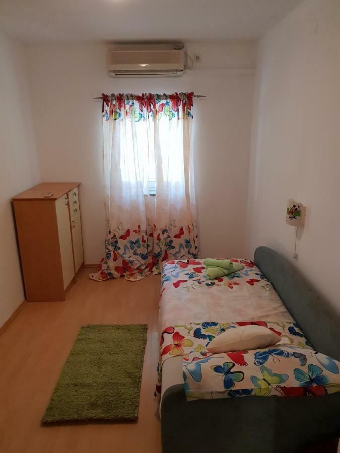Apartman Dora 슈므리카 외부 사진